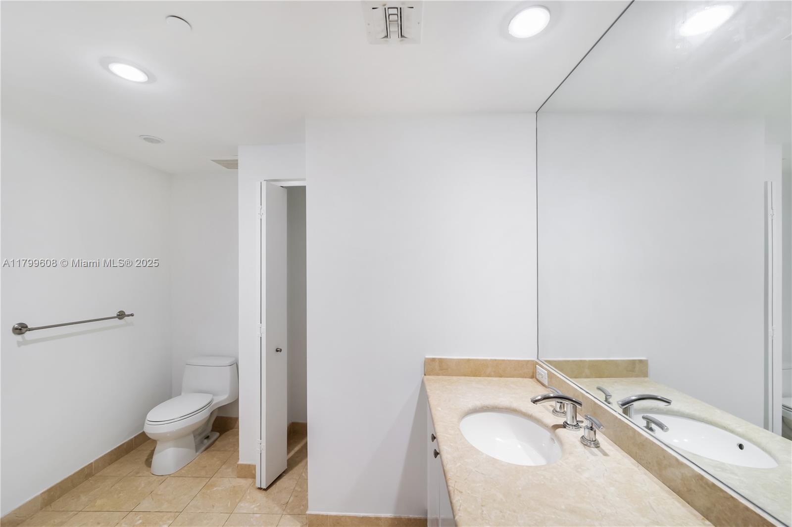 CARBONELL CONDO - Residential