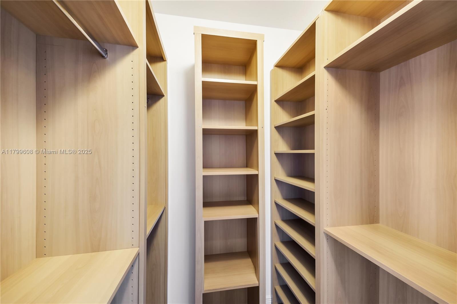 CARBONELL CONDO - Residential
