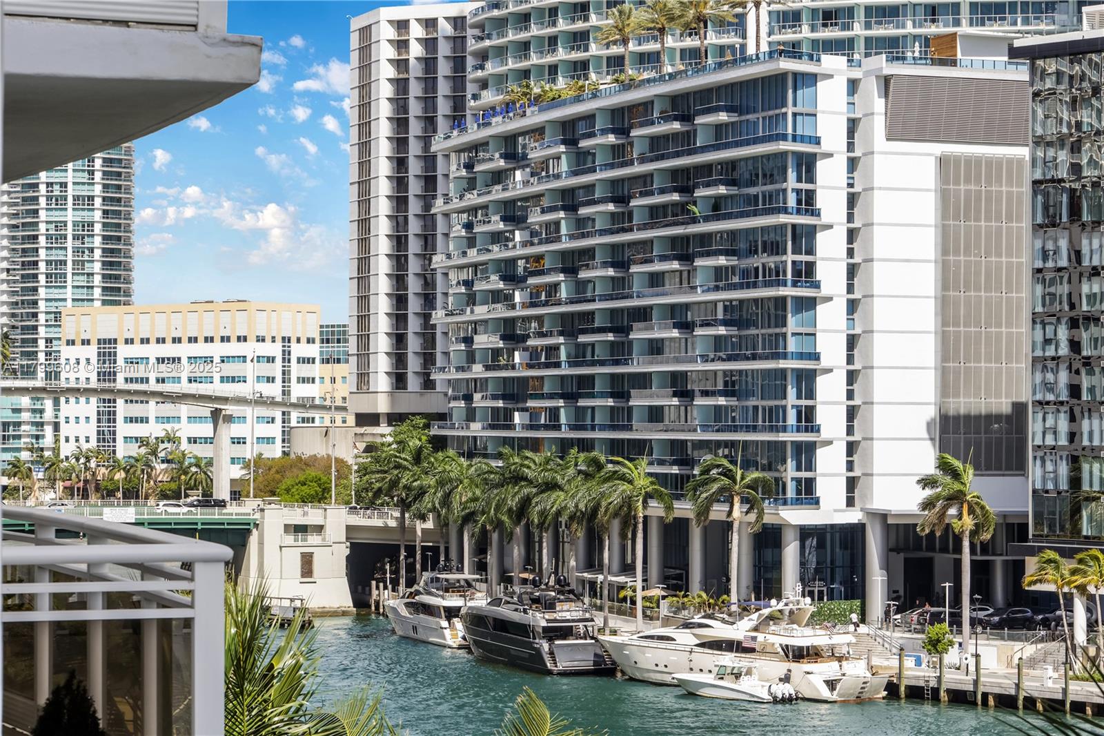 CARBONELL CONDO - Residential