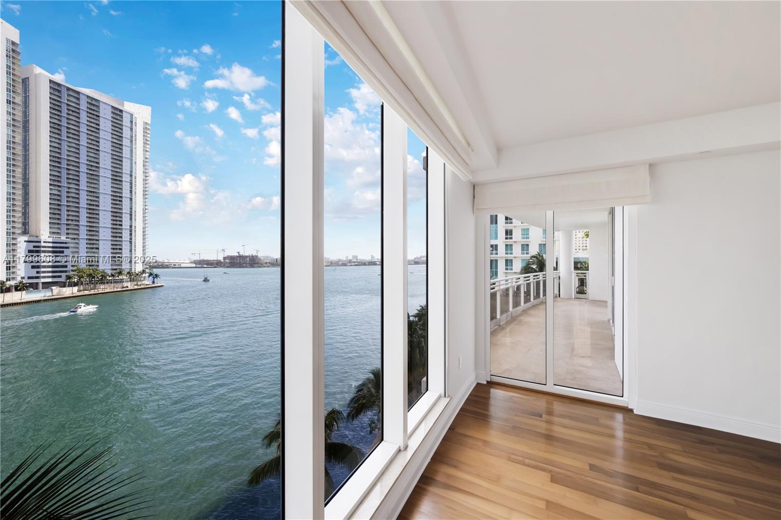 CARBONELL CONDO - Residential