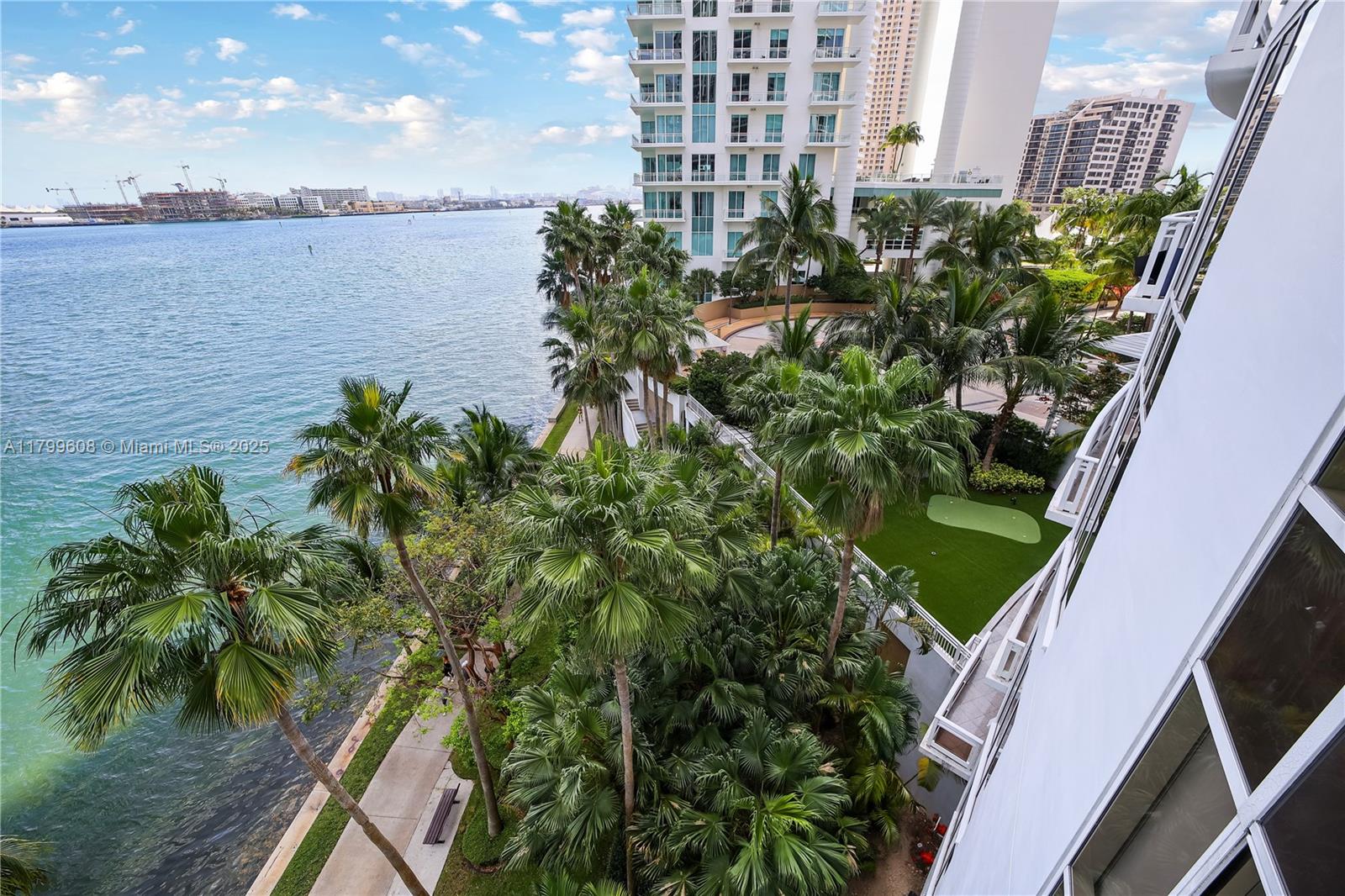 CARBONELL CONDO - Residential
