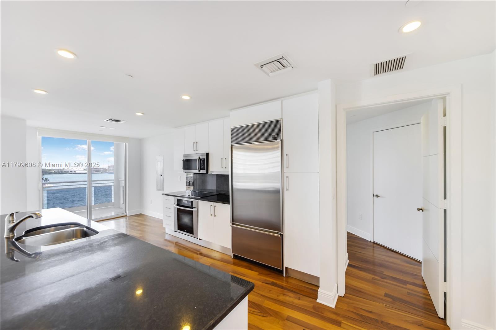 CARBONELL CONDO - Residential