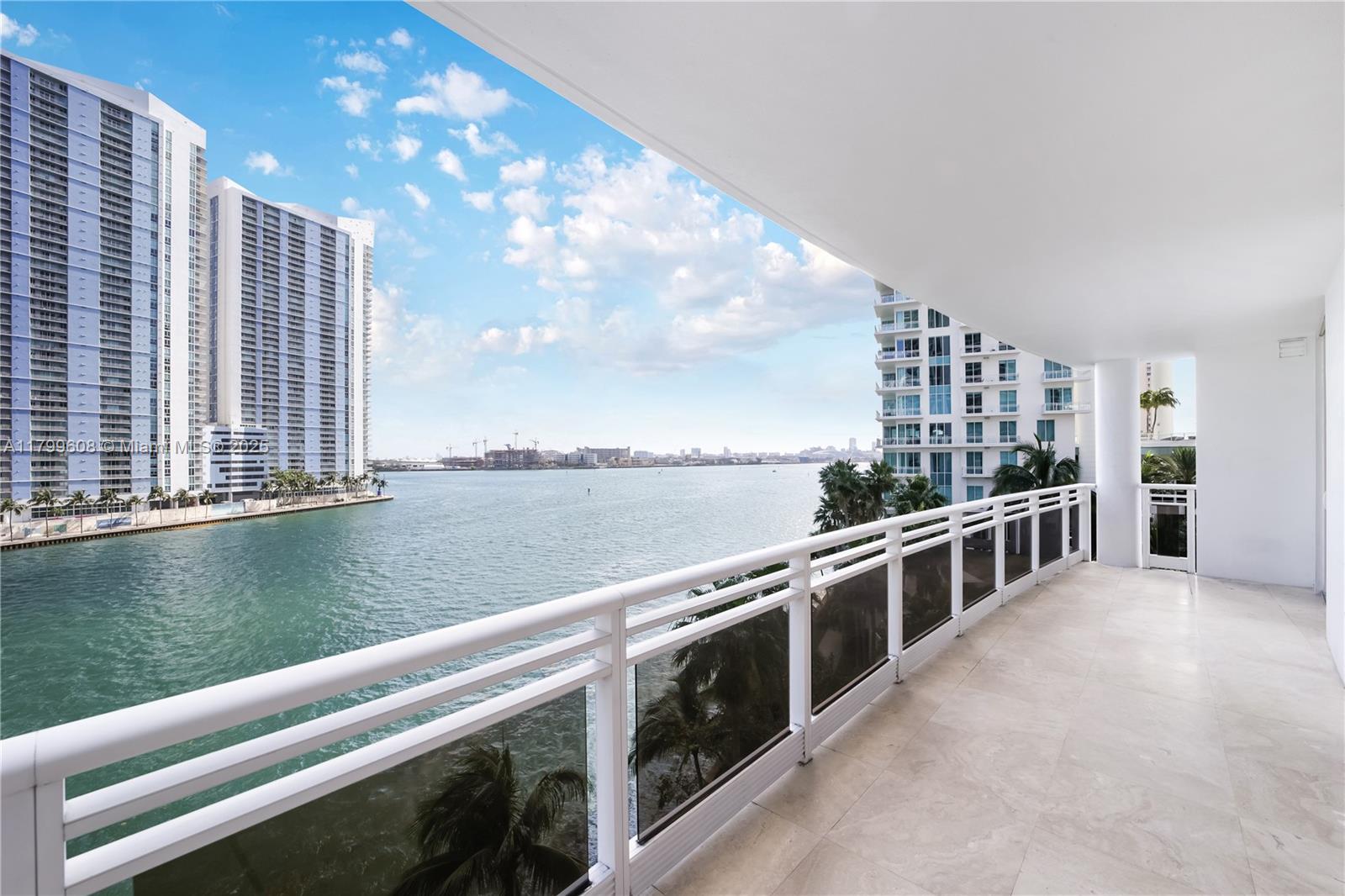 CARBONELL CONDO - Residential