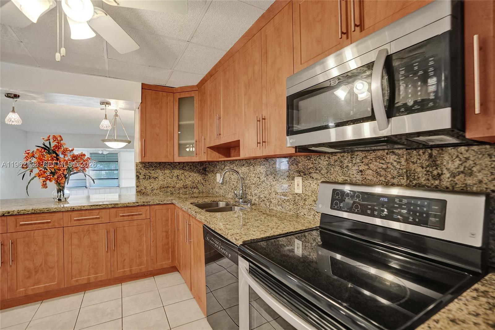 LAUDERDALE OAKS CONDO XI - Residential