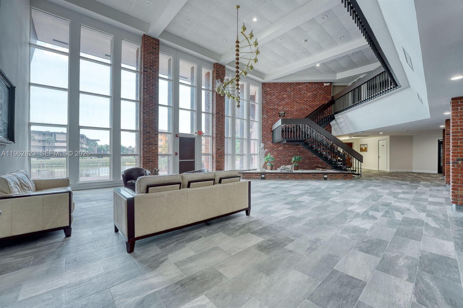 LAUDERDALE OAKS CONDO XI - Residential