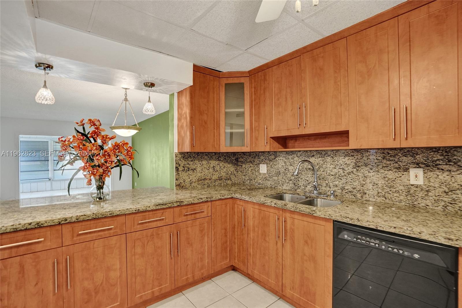 LAUDERDALE OAKS CONDO XI - Residential