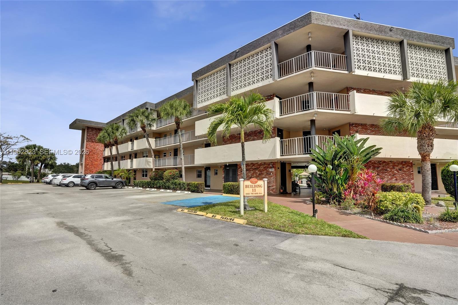 LAUDERDALE OAKS CONDO XI - Residential