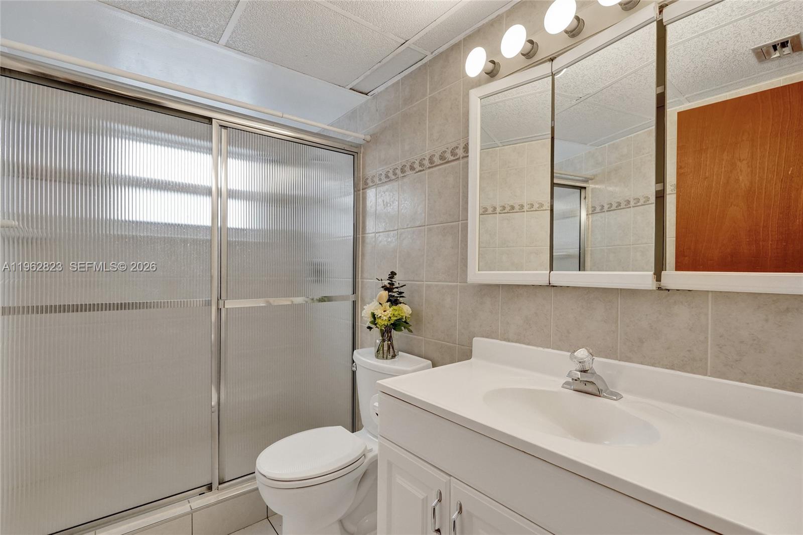 LAUDERDALE OAKS CONDO XI - Residential