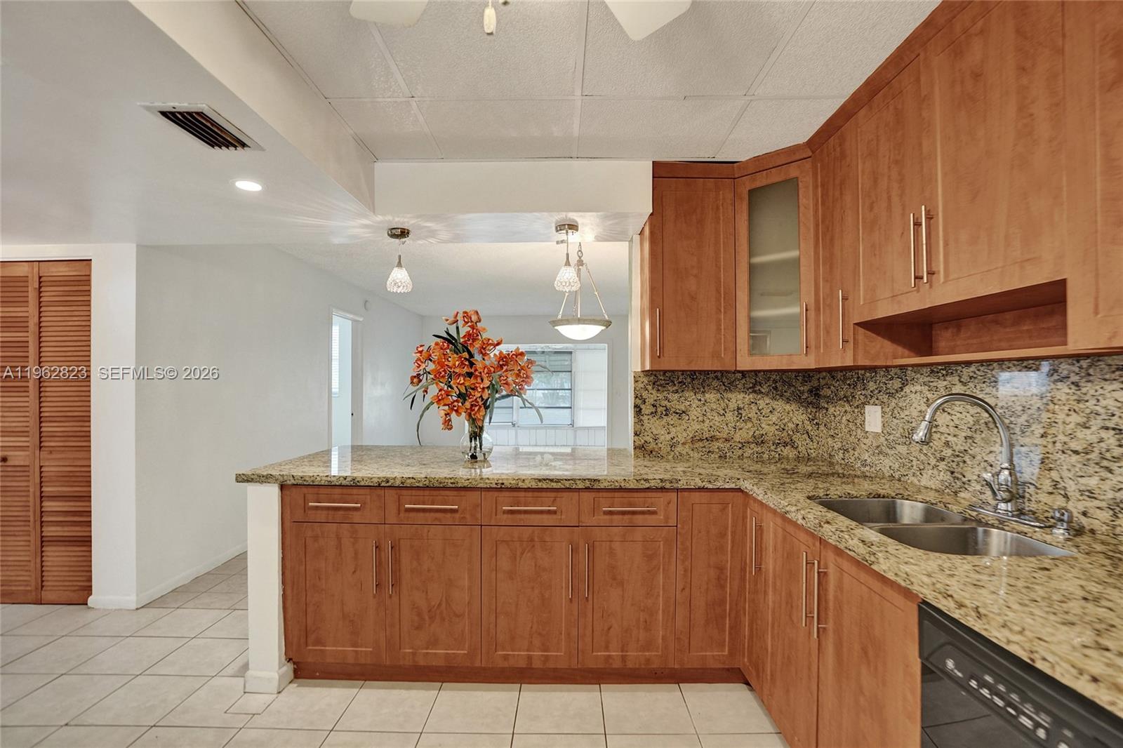 LAUDERDALE OAKS CONDO XI - Residential