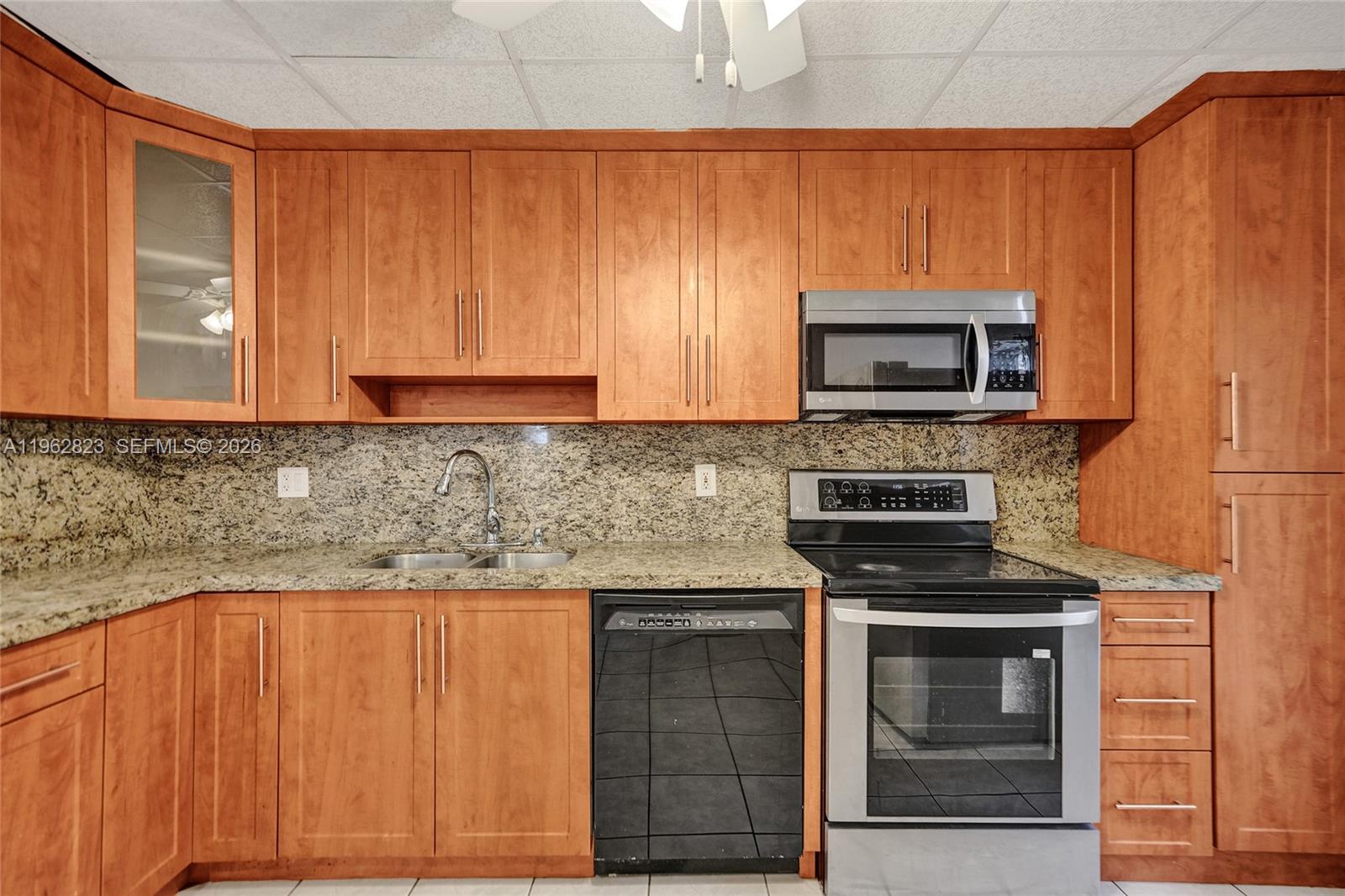 LAUDERDALE OAKS CONDO XI - Residential