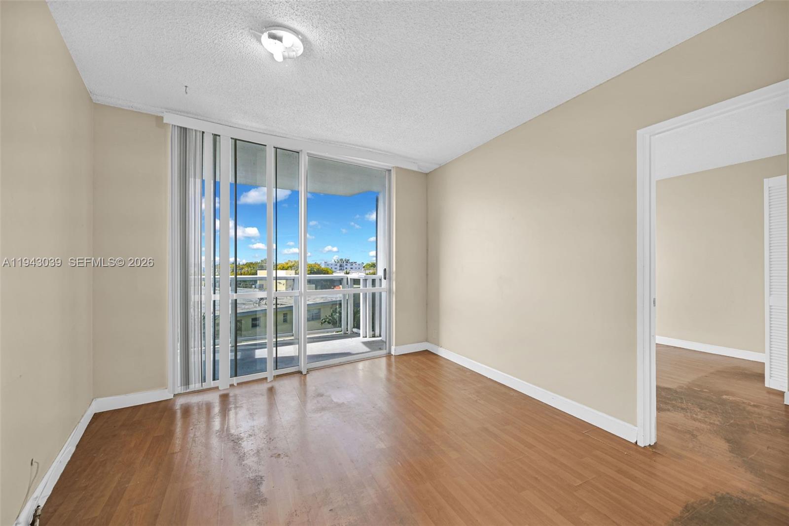 KING COLE CONDO - Residential