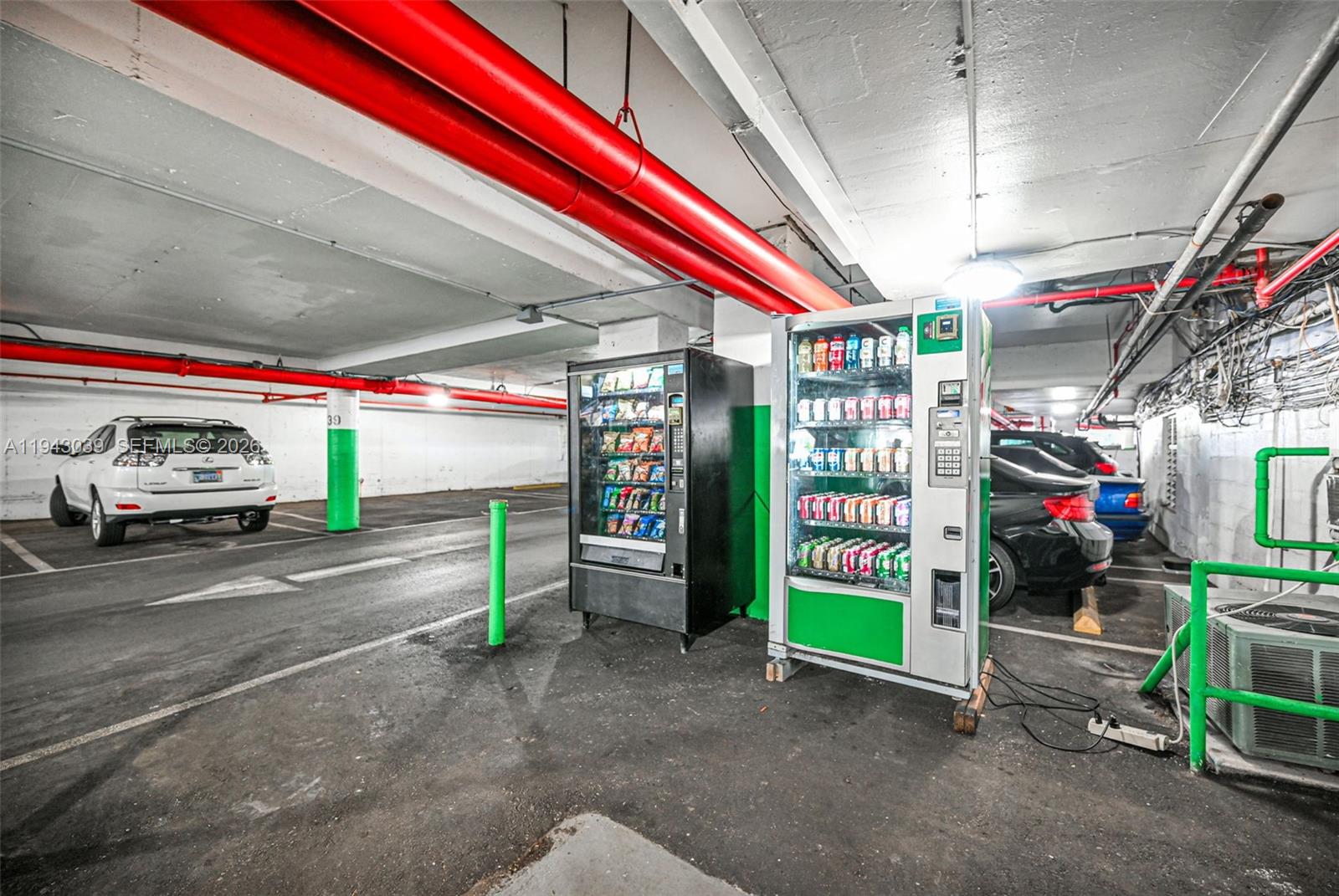 KING COLE CONDO - Residential