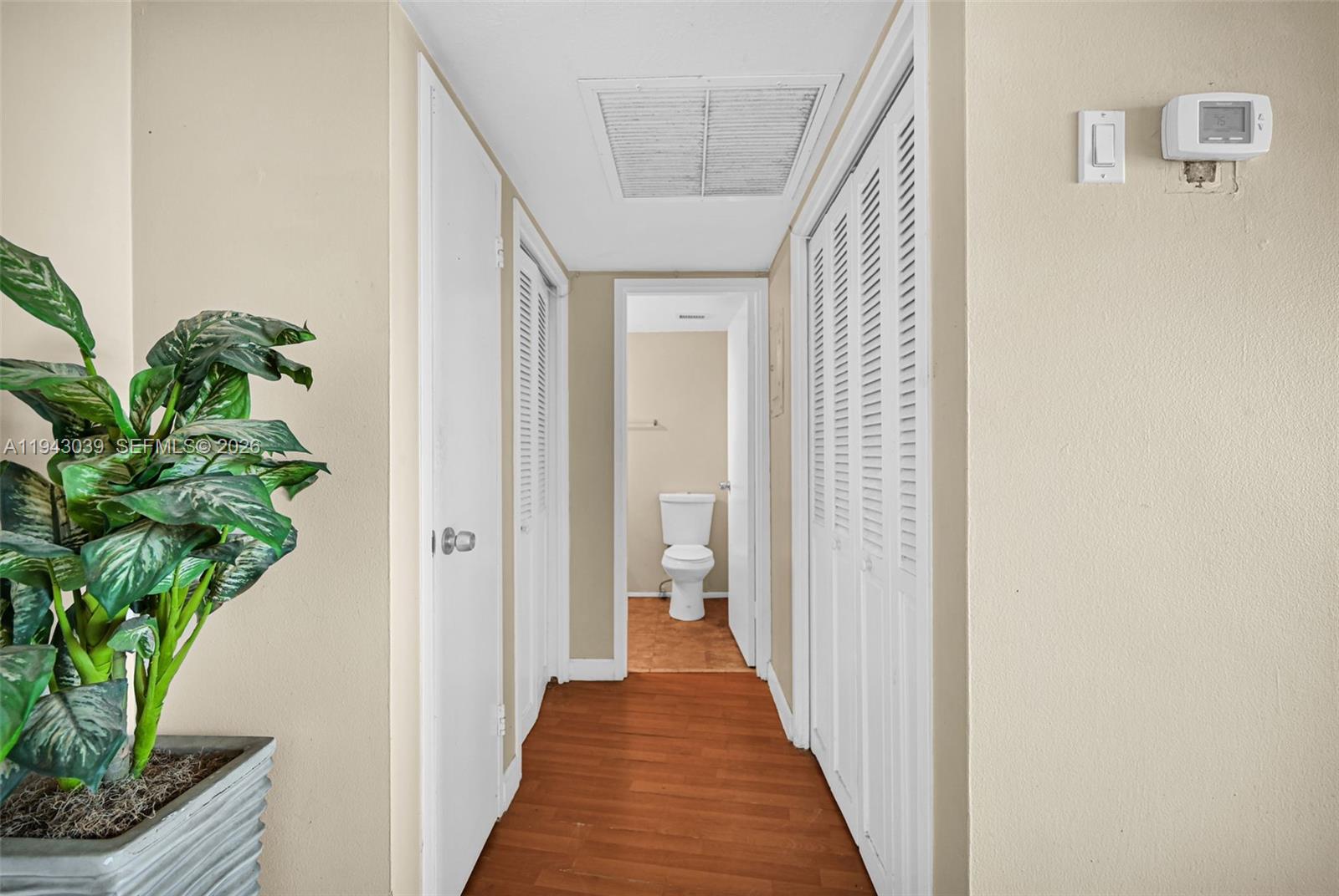 KING COLE CONDO - Residential