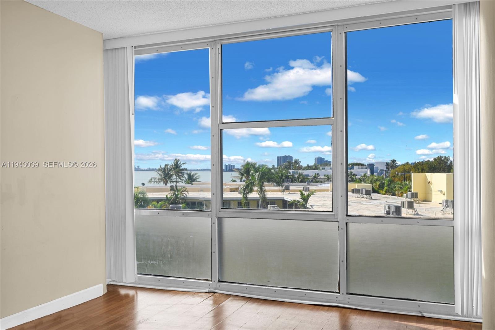 KING COLE CONDO - Residential