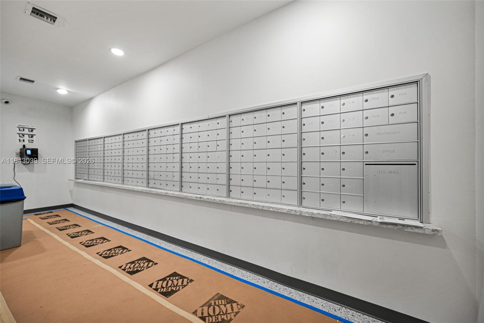 KING COLE CONDO - Residential