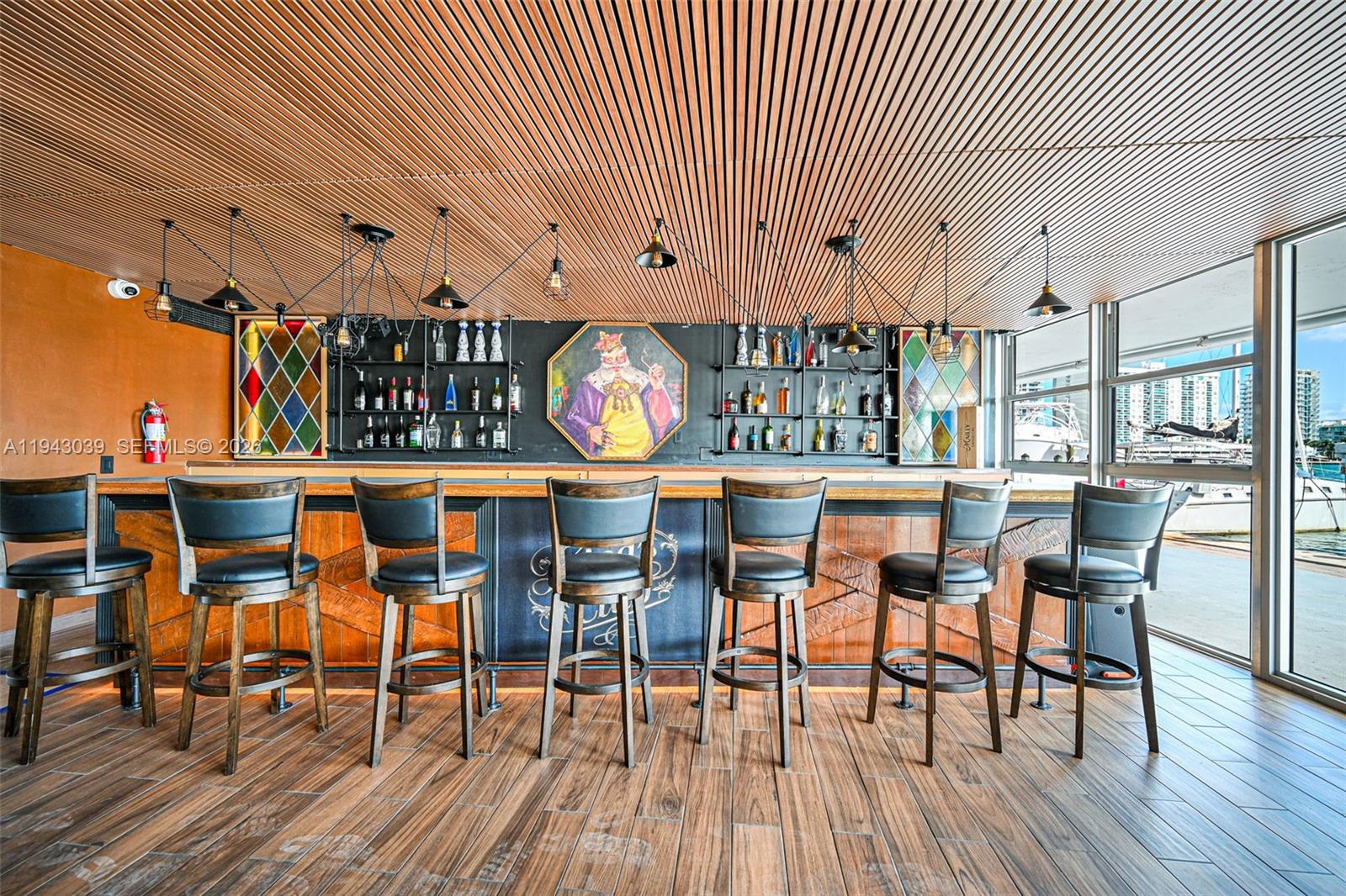 KING COLE CONDO - Residential