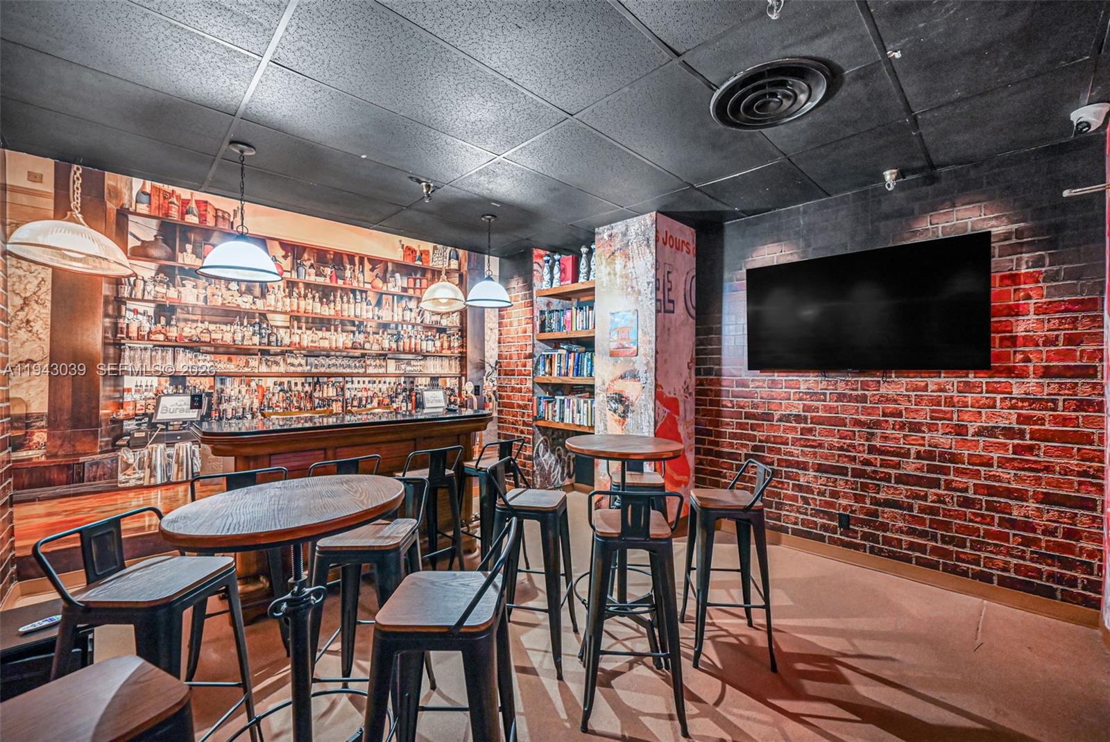 KING COLE CONDO - Residential