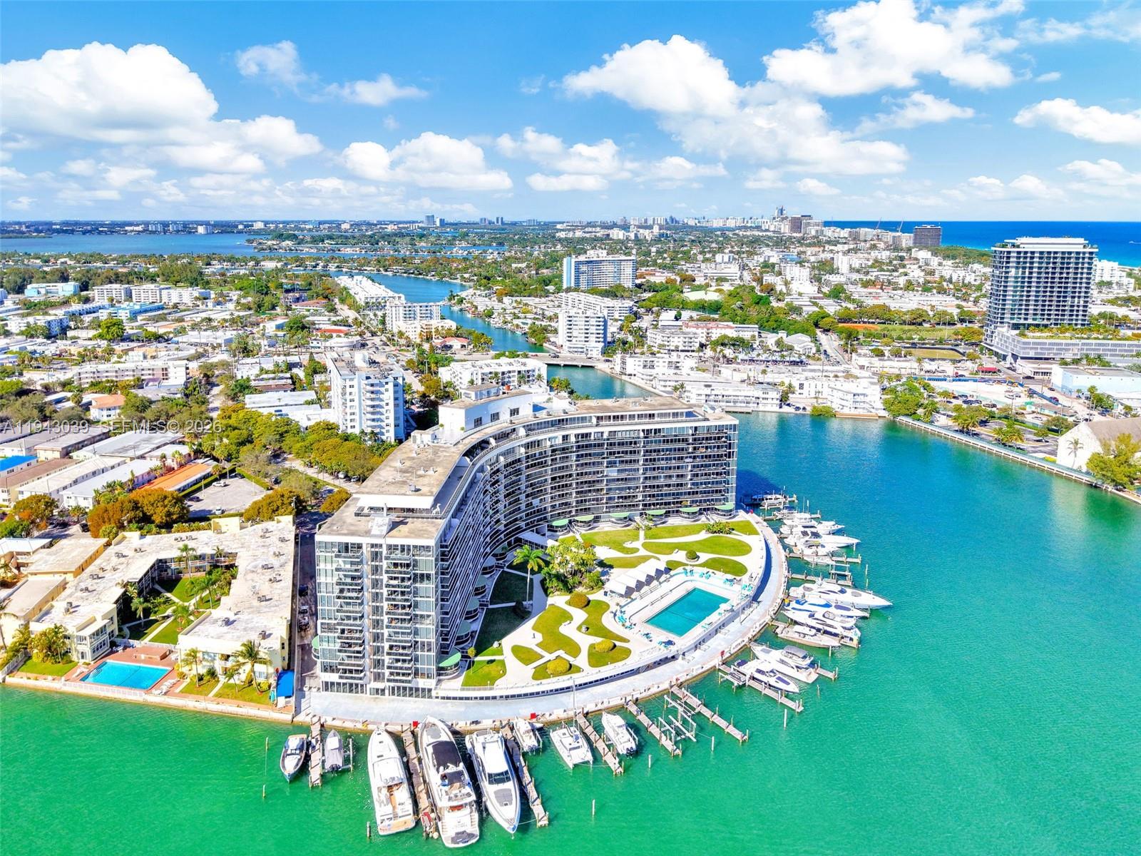 KING COLE CONDO - Residential