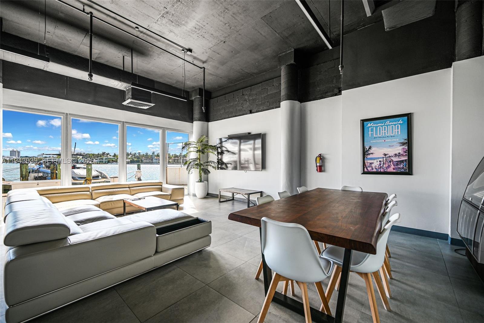 KING COLE CONDO - Residential