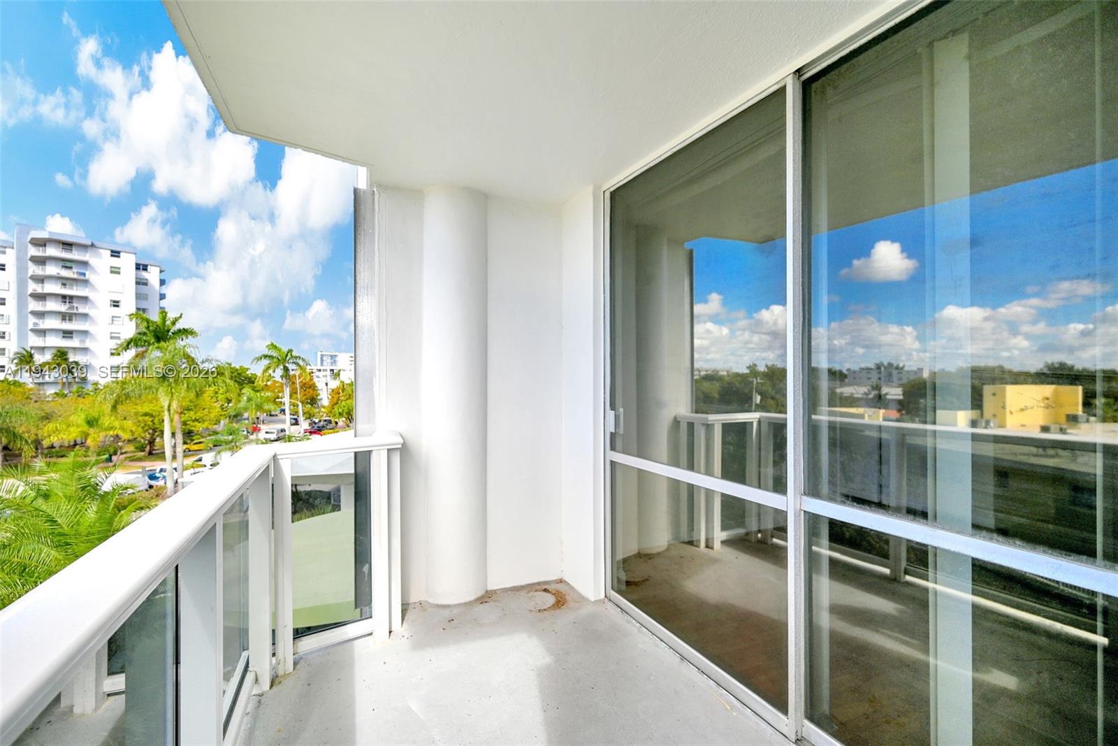 KING COLE CONDO - Residential