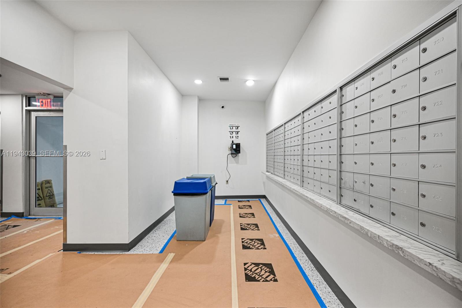 KING COLE CONDO - Residential