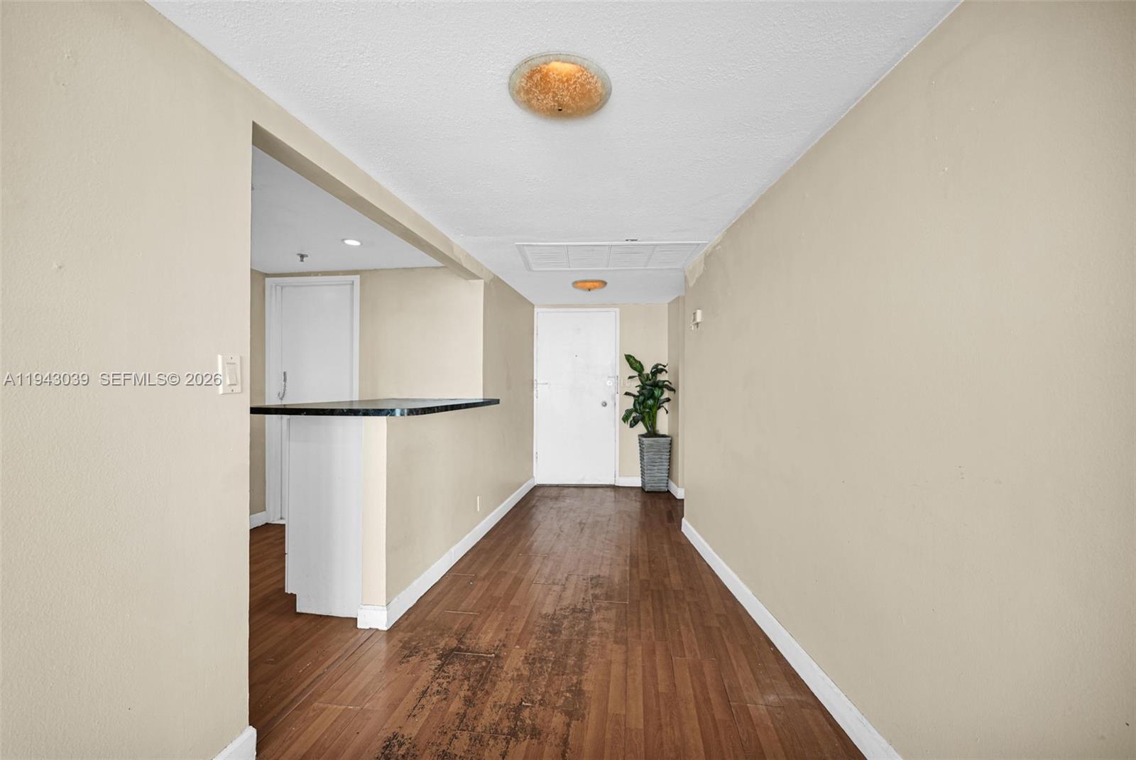 KING COLE CONDO - Residential