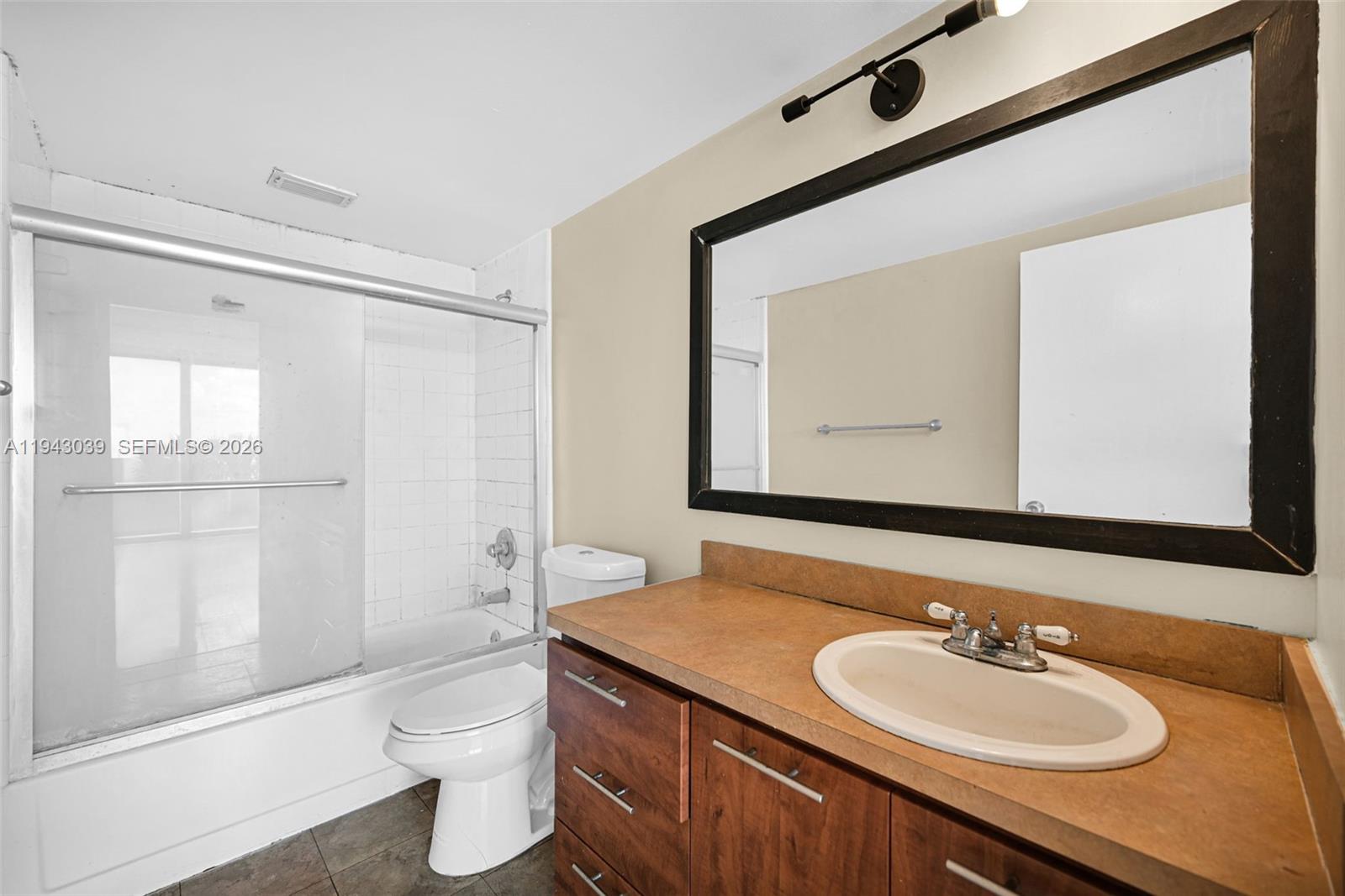 KING COLE CONDO - Residential