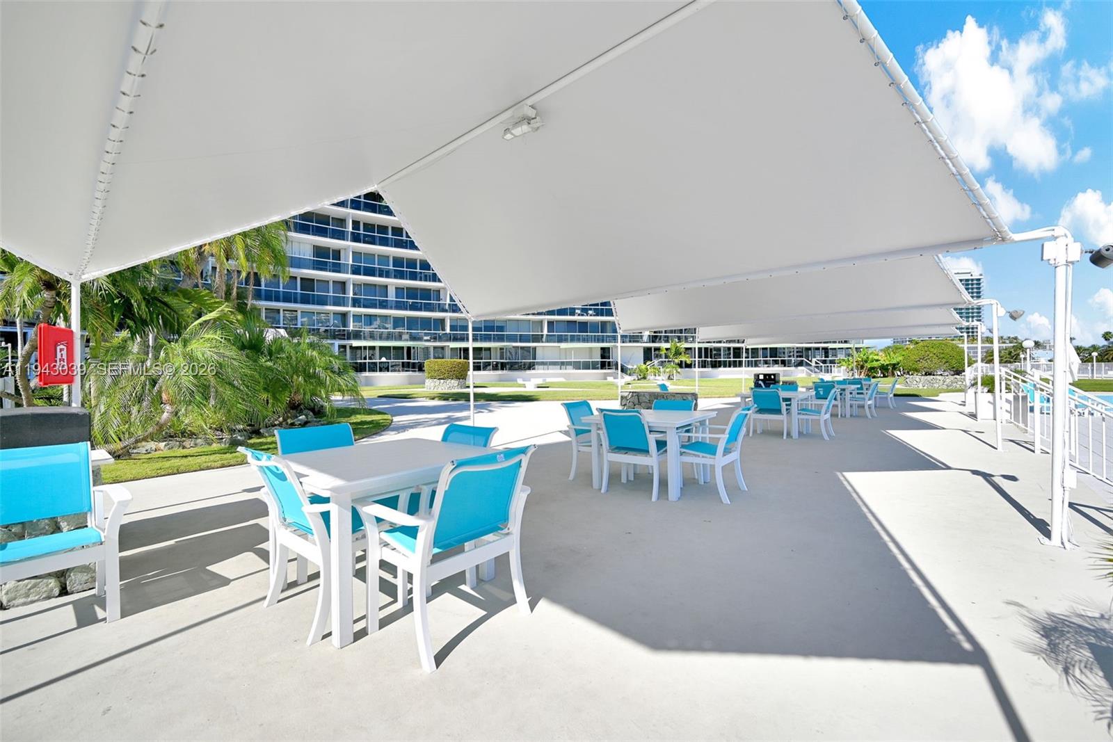 KING COLE CONDO - Residential