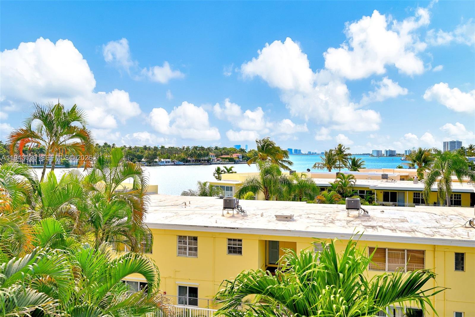 KING COLE CONDO - Residential