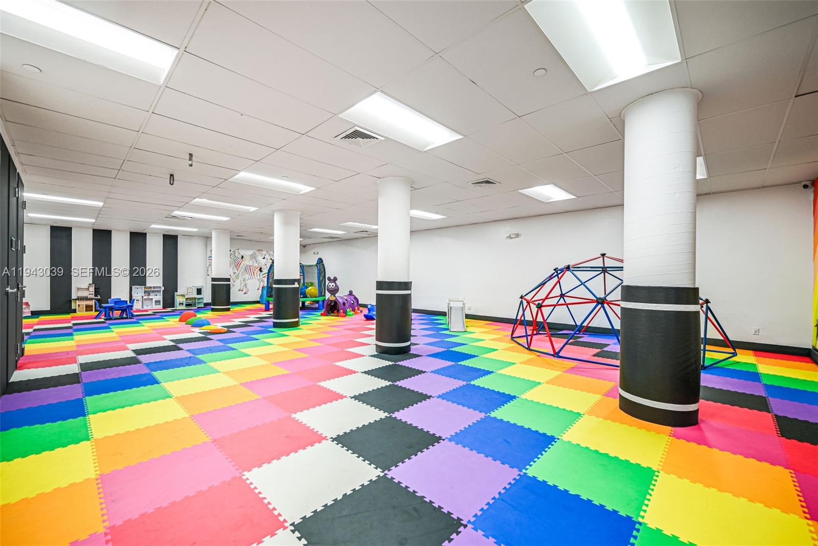 KING COLE CONDO - Residential