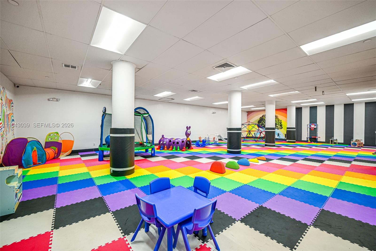 KING COLE CONDO - Residential