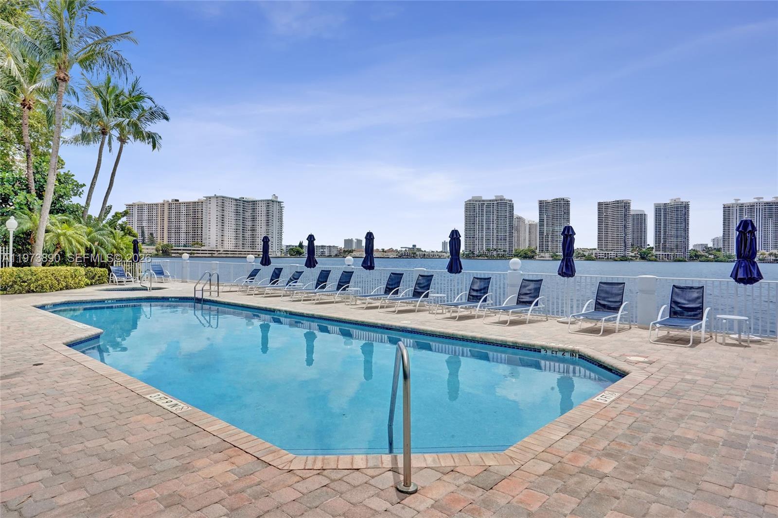 LE MAISONNEUVE CONDO - Residential