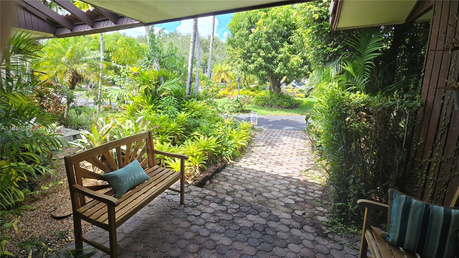 PINE BAY ESTATES SOUTH - Residential Lease