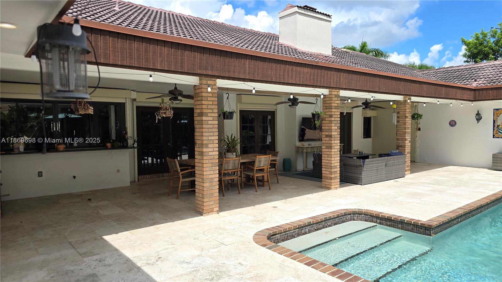 PINE BAY ESTATES SOUTH - Residential Lease