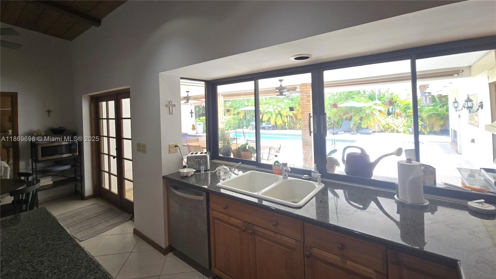 PINE BAY ESTATES SOUTH - Residential Lease