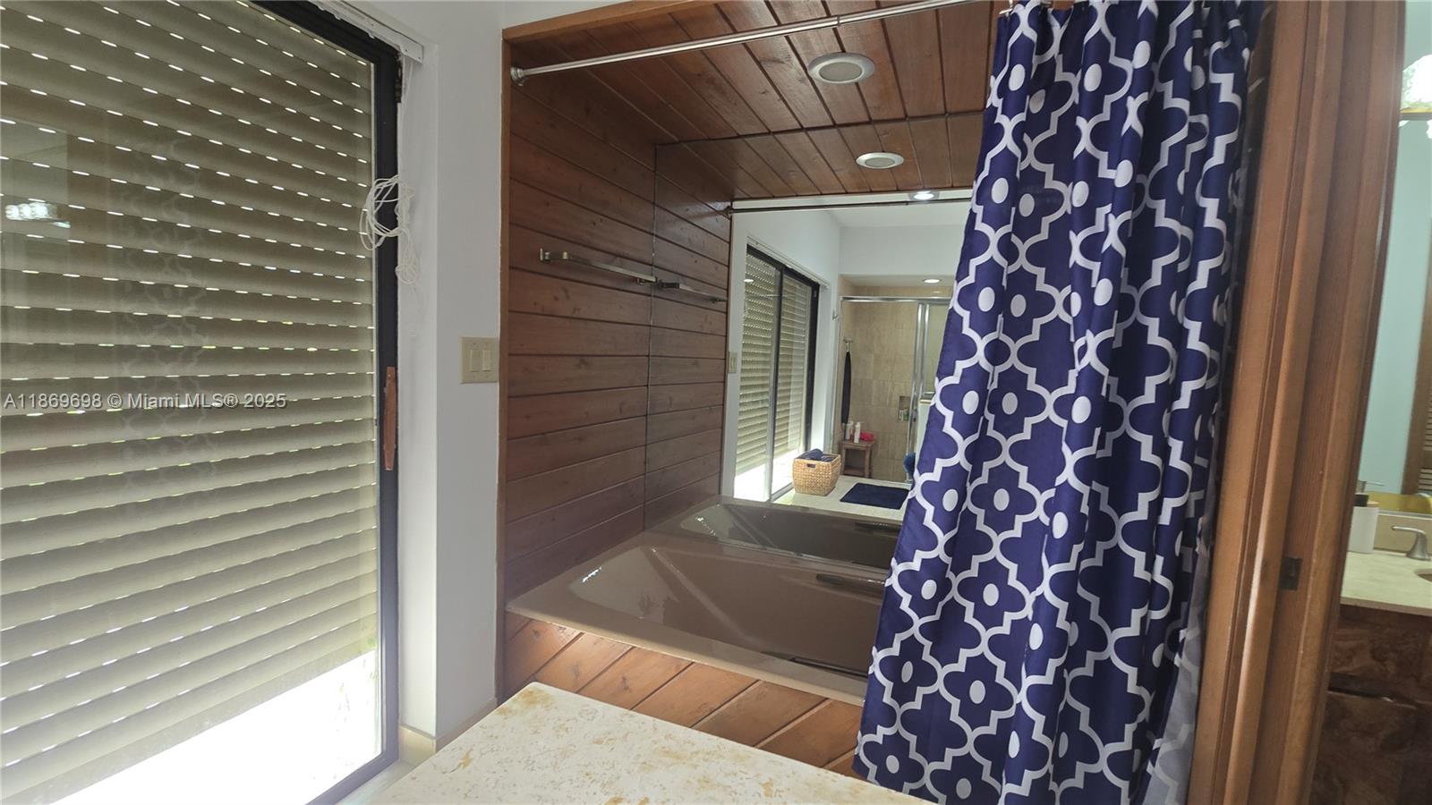 PINE BAY ESTATES SOUTH - Residential Lease