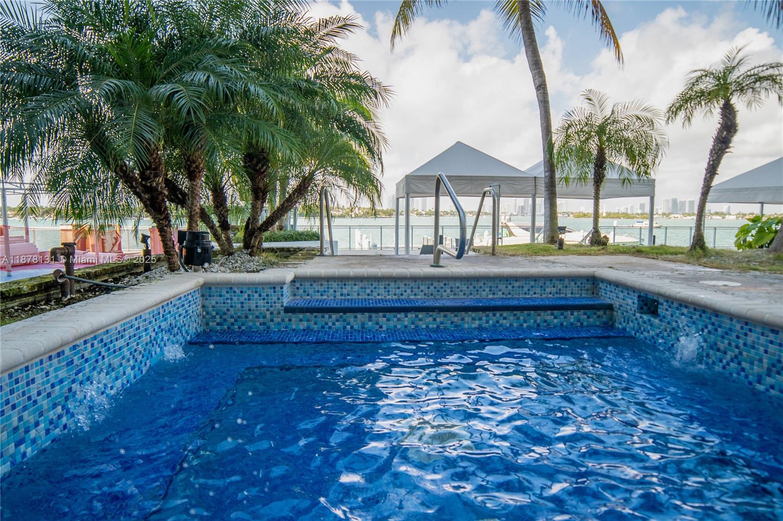 MIRADOR 1000 CONDO - Residential