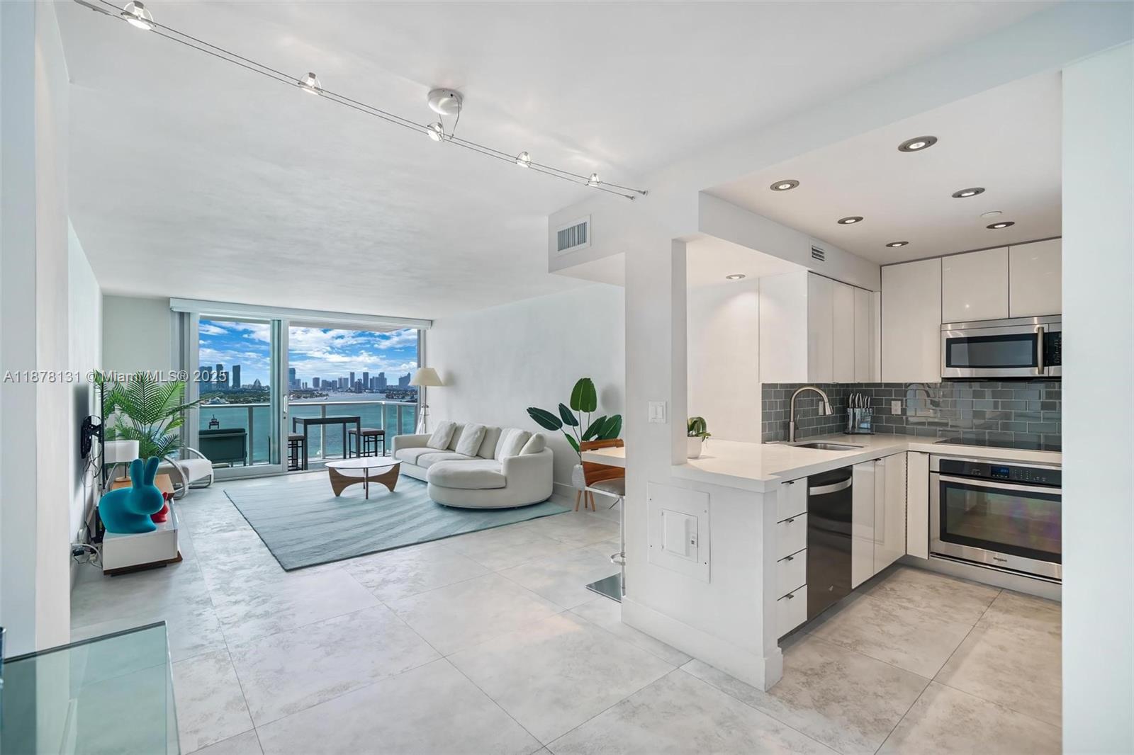 1000 West Ave 1515