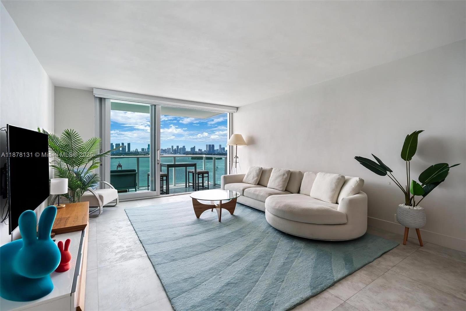 1000 West Ave 1515