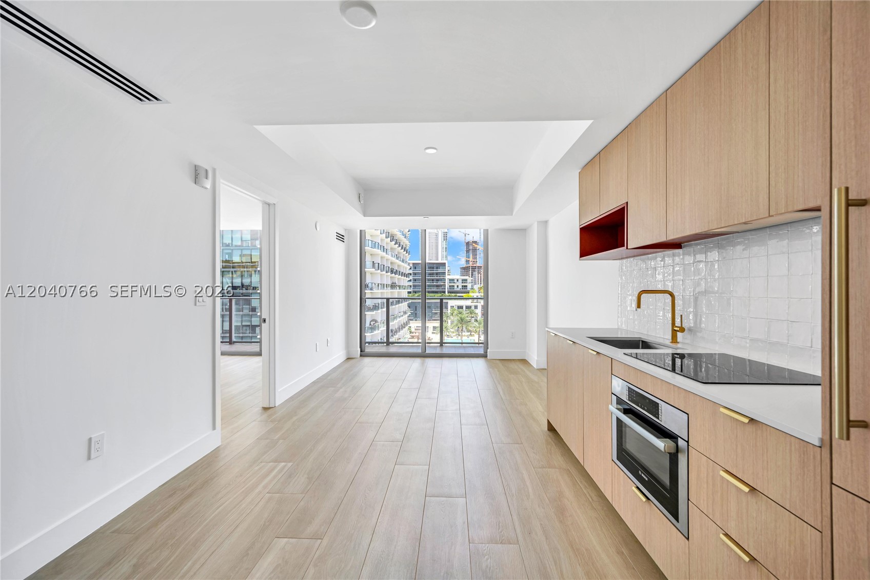 90 NE 32nd 1103