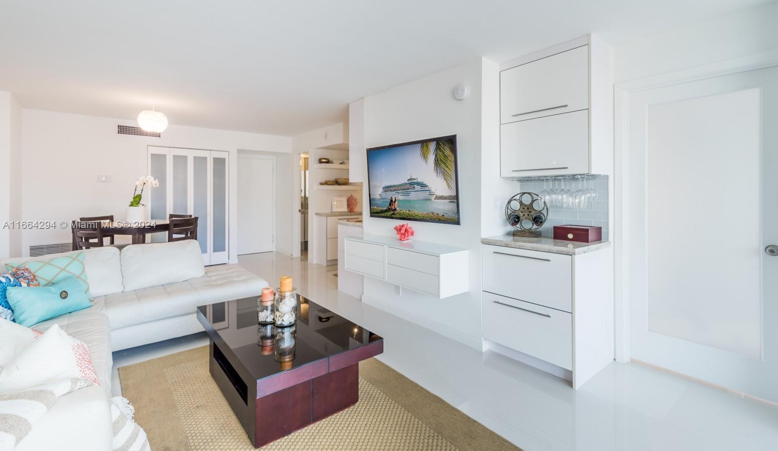 Rental Property at 2655 Collins Ave 1605, Miami Beach, Miami-Dade County, Florida - Bedrooms: 2 
Bathrooms: 2  - $4,200 MO.