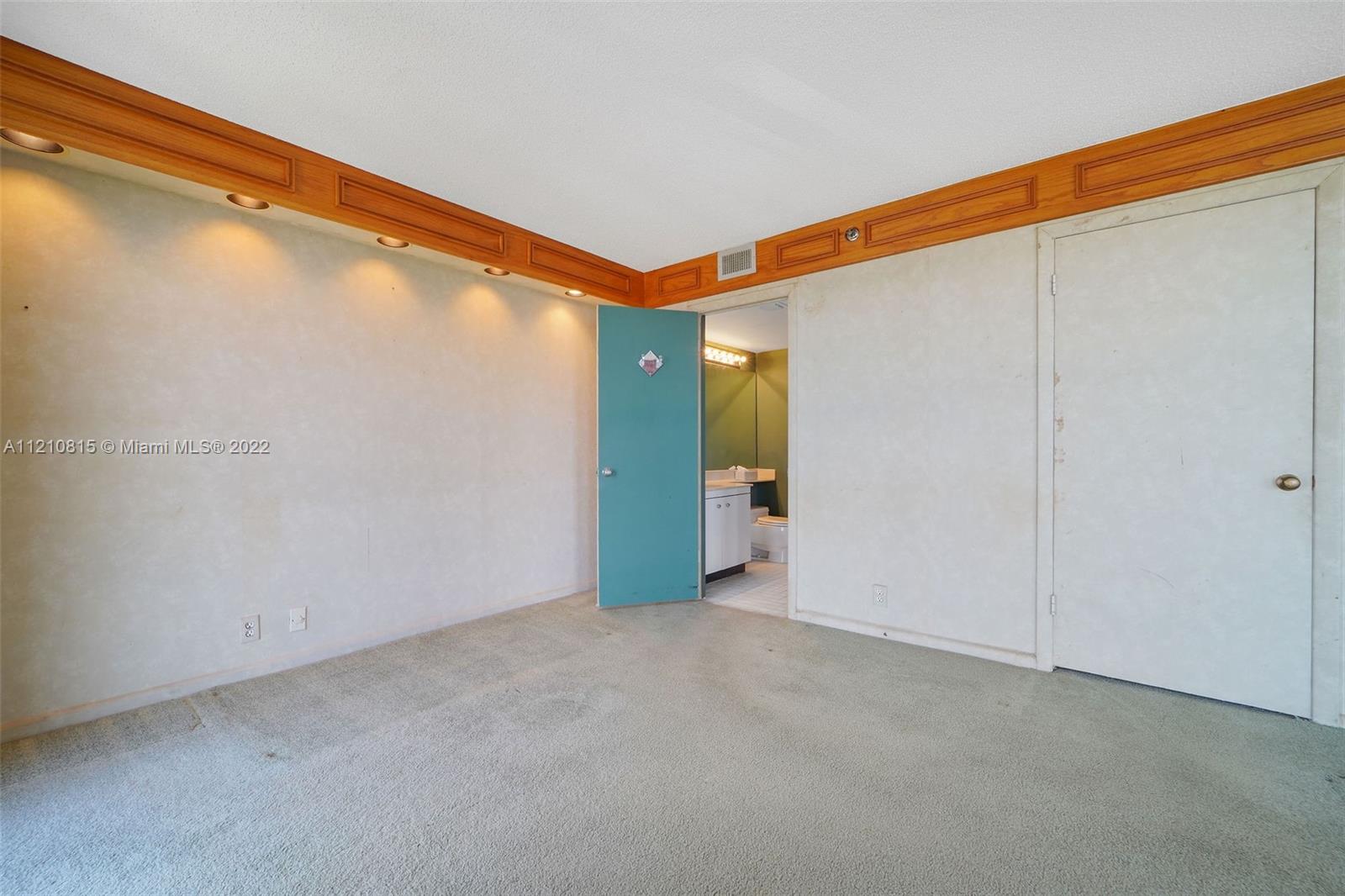 THE TOWERS OF QUAYSIDE CO - Residential