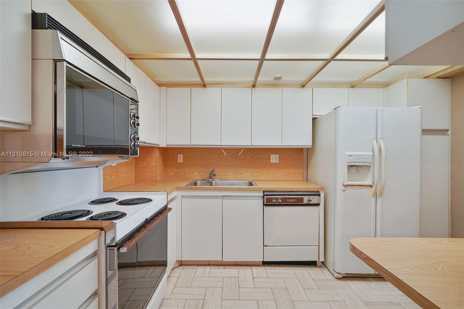 THE TOWERS OF QUAYSIDE CO - Residential