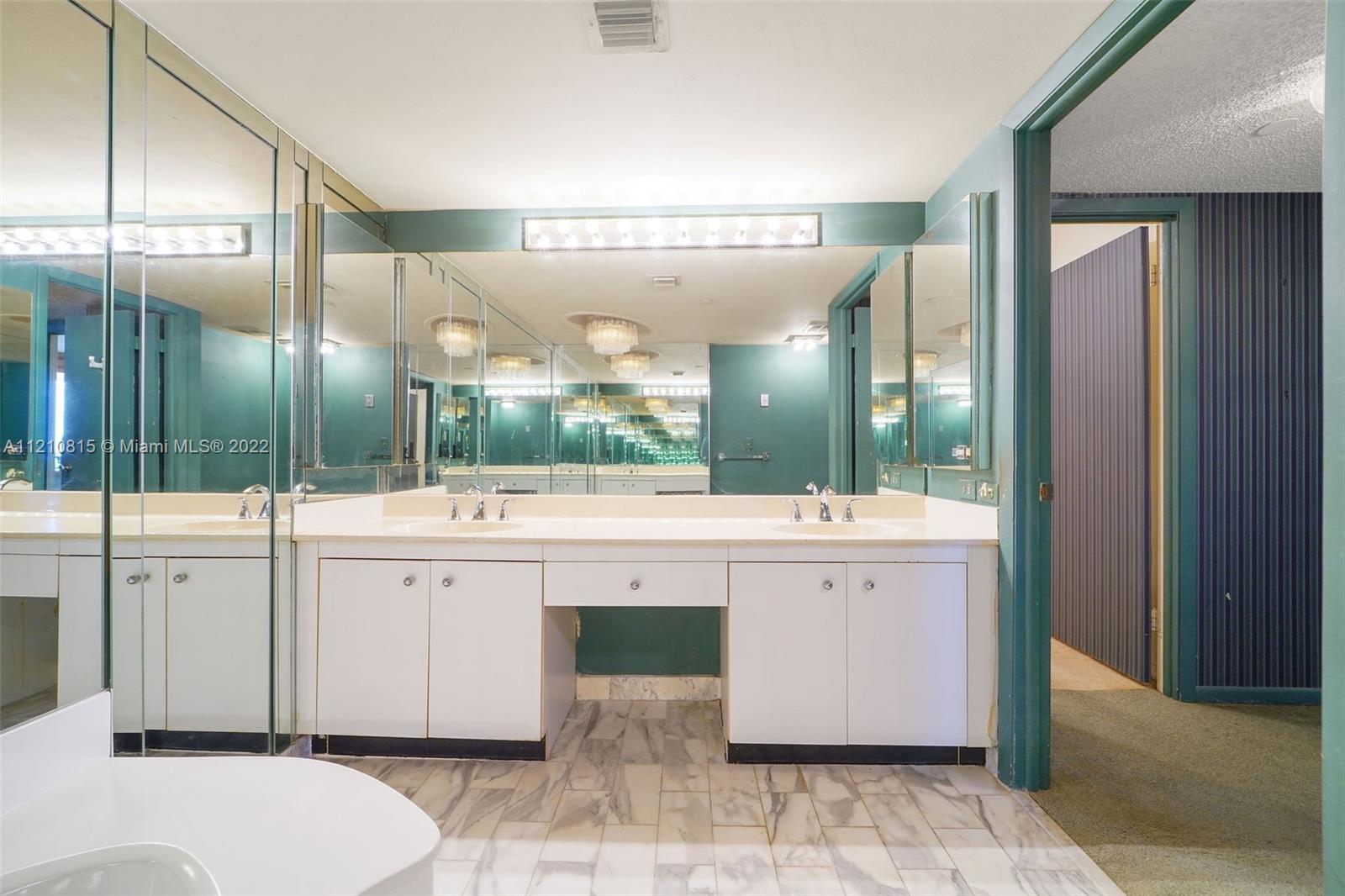 THE TOWERS OF QUAYSIDE CO - Residential