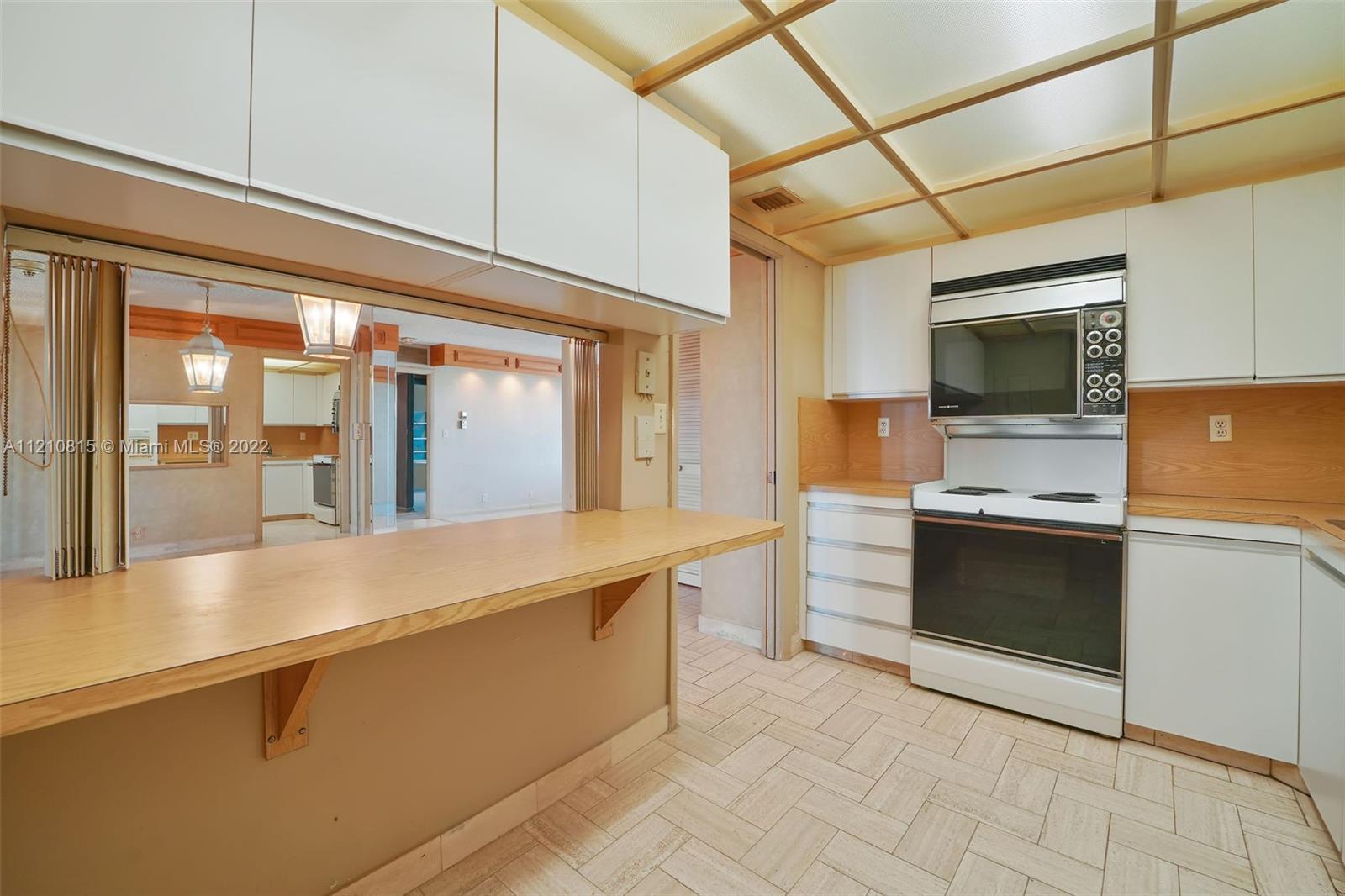 THE TOWERS OF QUAYSIDE CO - Residential