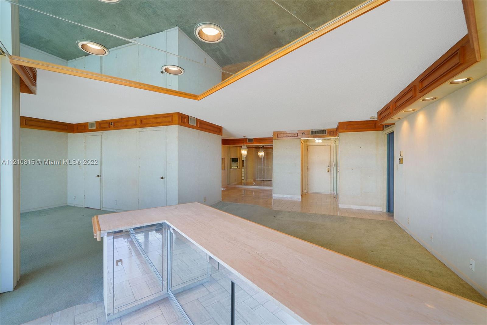 THE TOWERS OF QUAYSIDE CO - Residential