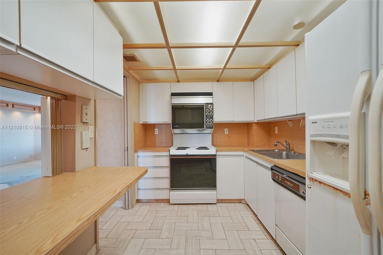 THE TOWERS OF QUAYSIDE CO - Residential