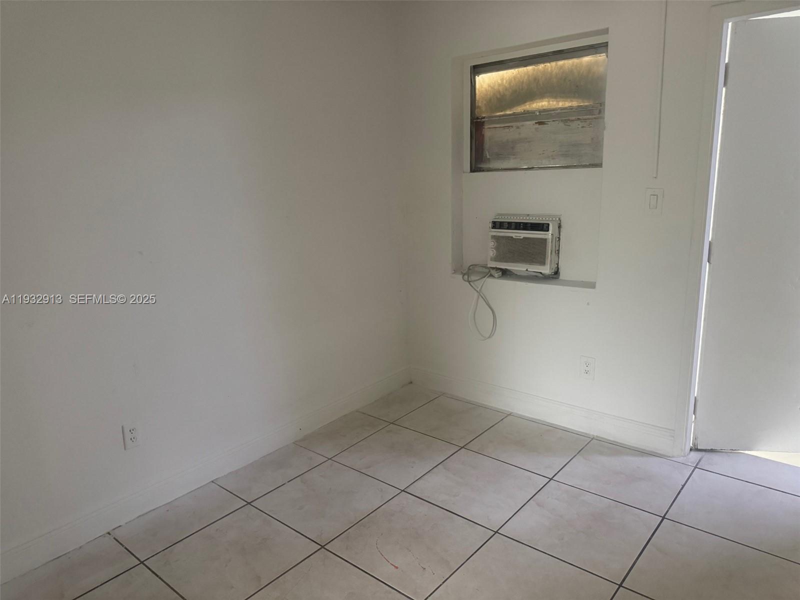 HOLLYWOOD LITTLE RANCHES - Residential Lease