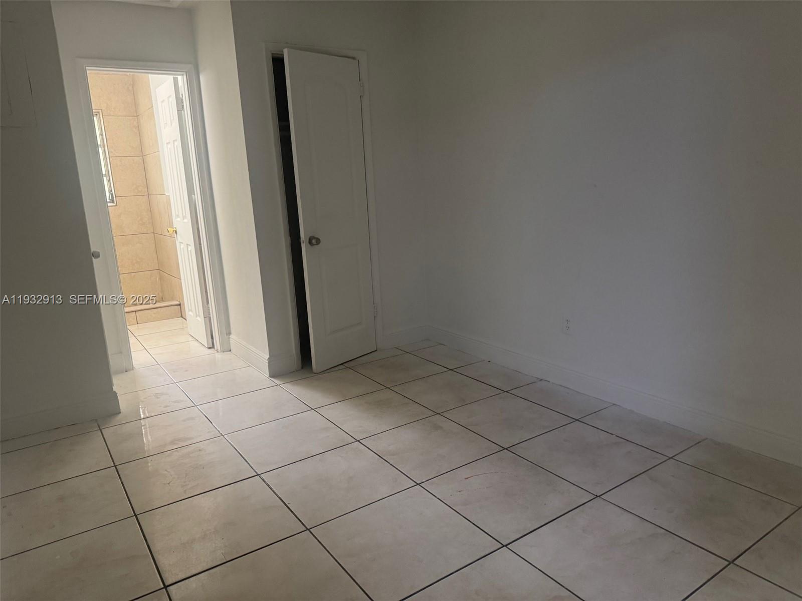 HOLLYWOOD LITTLE RANCHES - Residential Lease