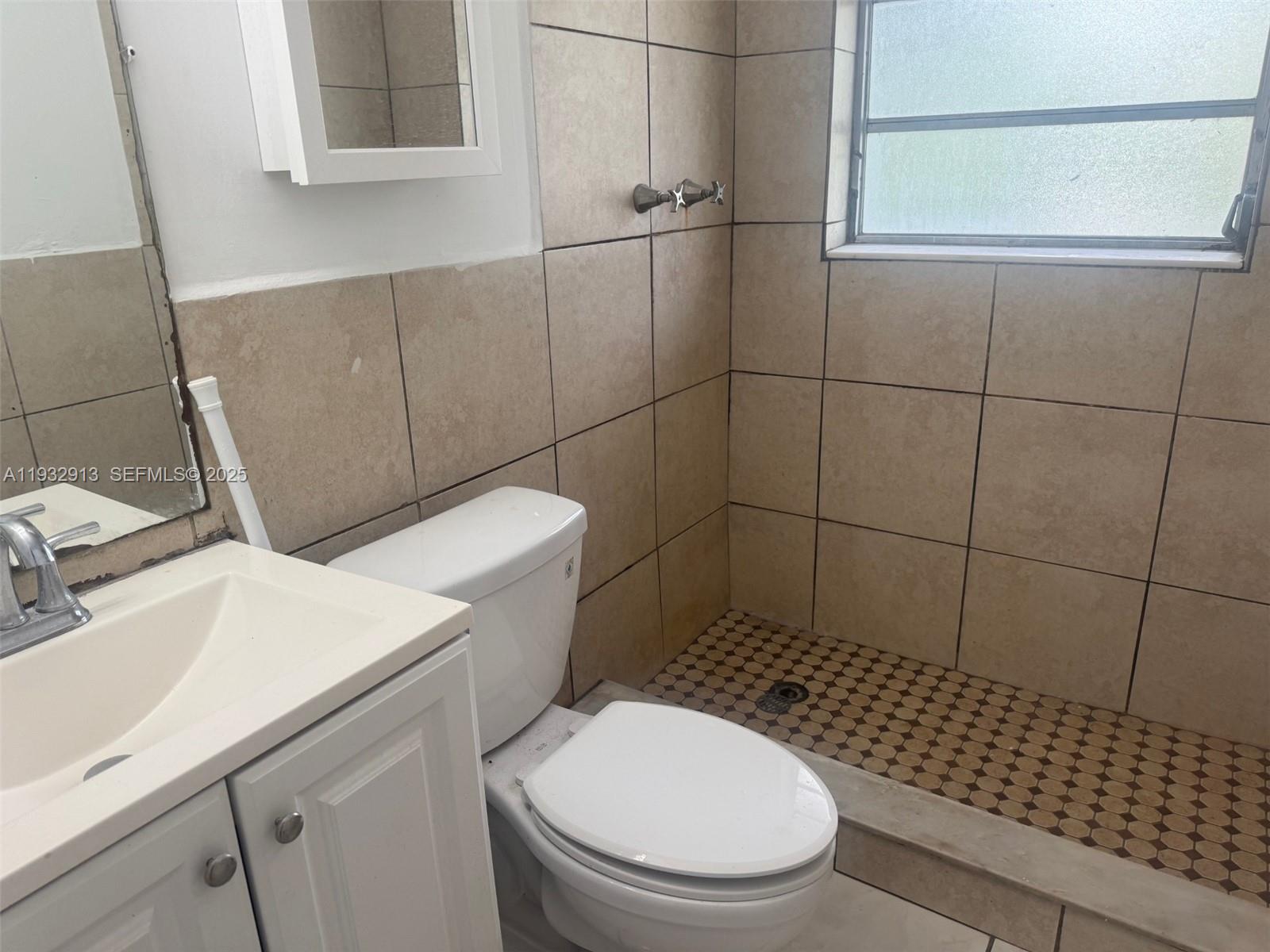 HOLLYWOOD LITTLE RANCHES - Residential Lease